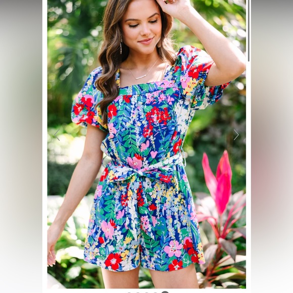Entro brand floral romper size large. Super cute! Worn once. - Picture 2 of 3